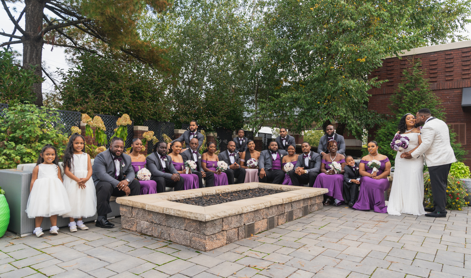 Bride and groom with bridal party, bridal party portrait, large bridal party, kiss, outdoor, trees, courtyard, romantic wedding ceremony at Hilton Akron/Fairlawn