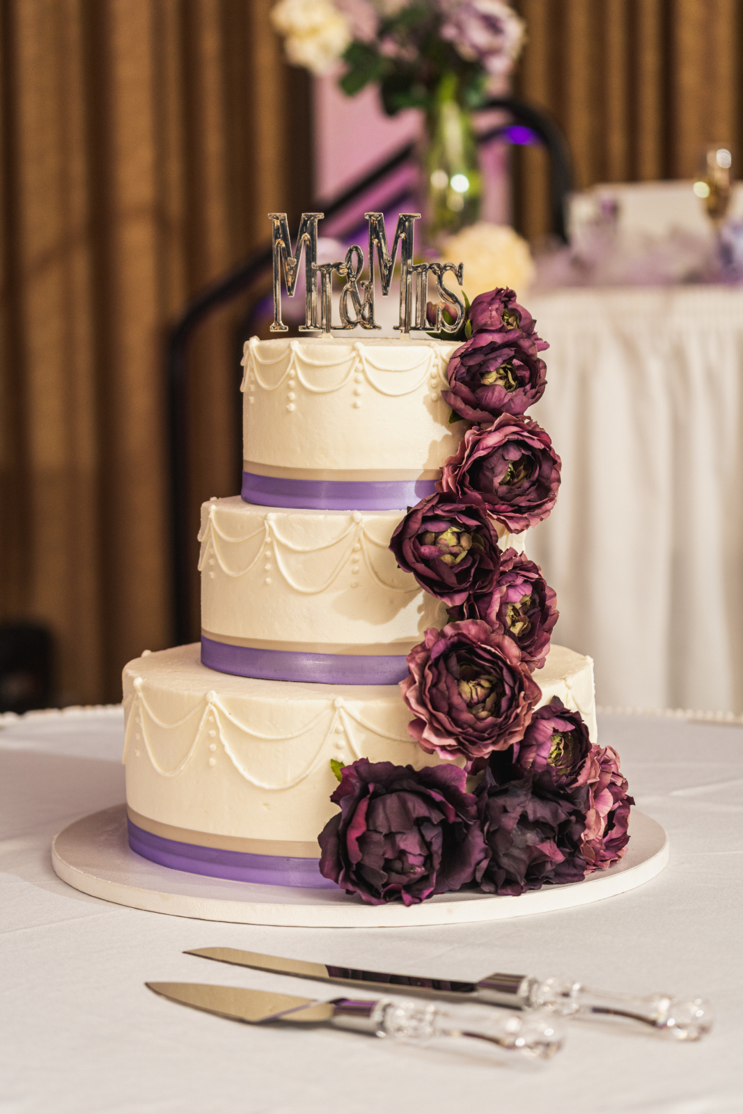 Wedding cake, flowers, purple, beautiful wedding cake, African American wedding, romantic wedding reception at Hilton Akron/Fairlawn
