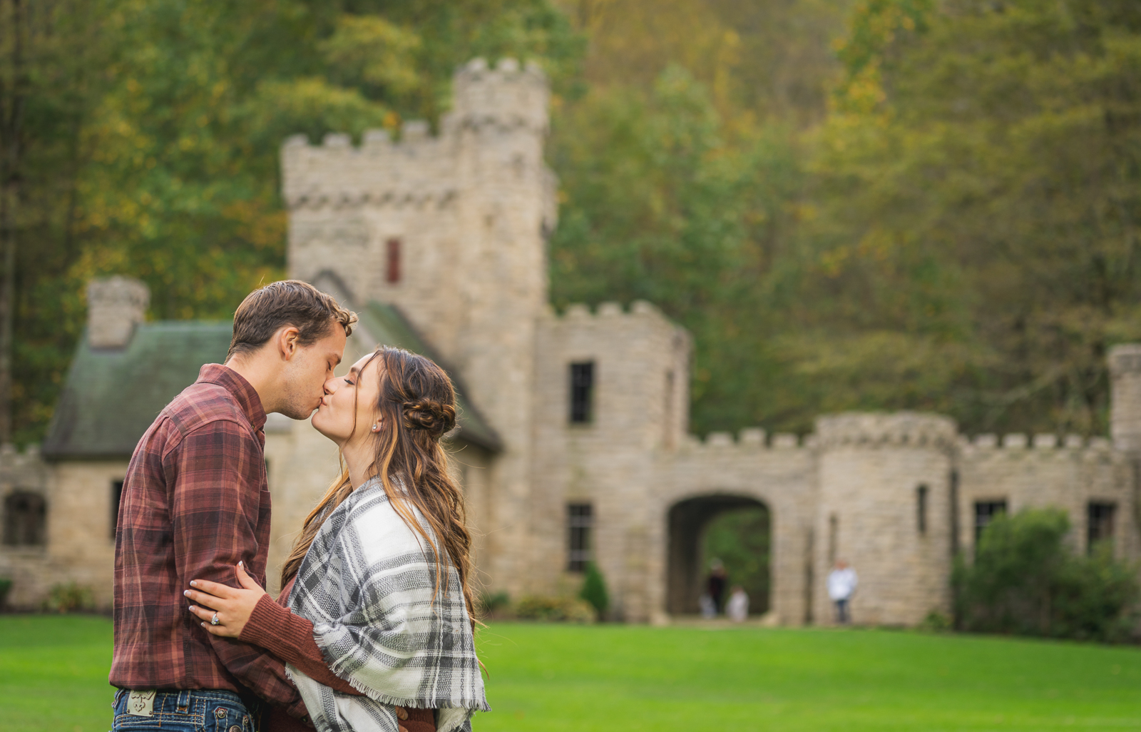 Samuel + Gabby’s Fall Engagement Photos at Squire’s Castle